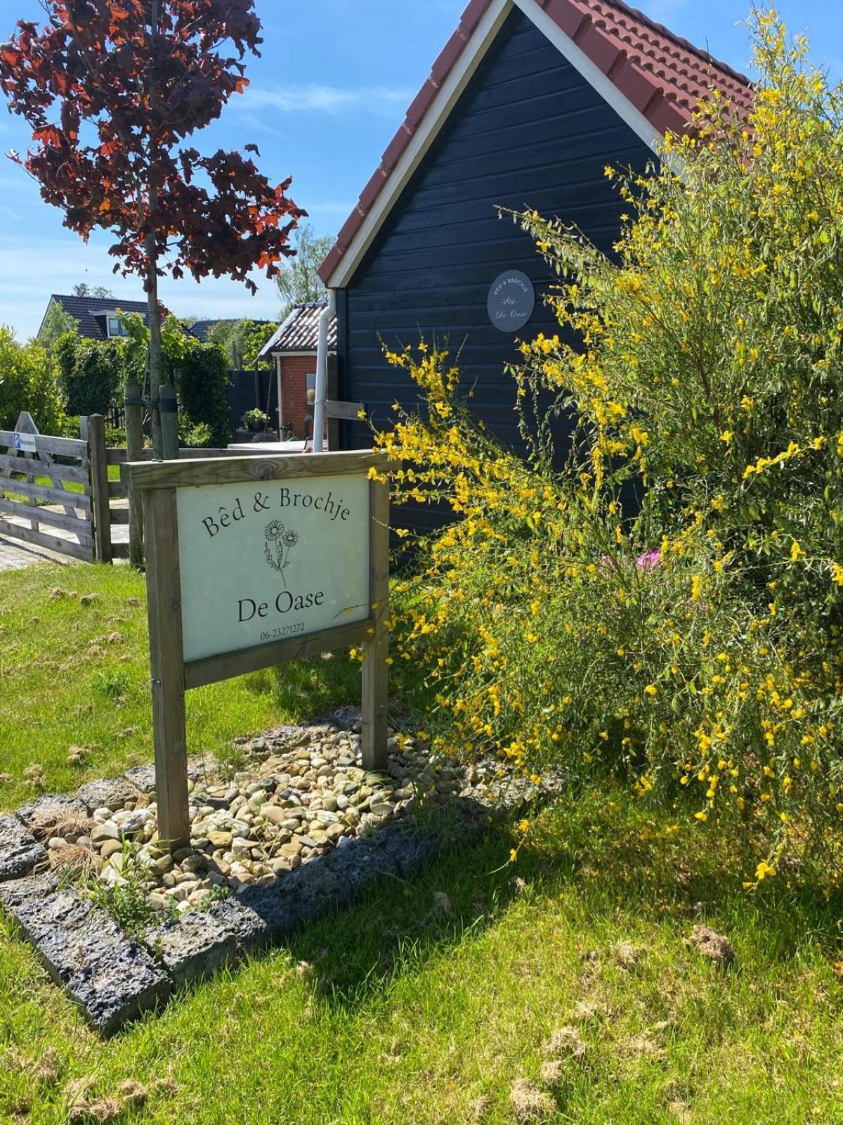 Bed En Brochje De Oase Bed & Breakfast Sweagerbosk Exterior photo